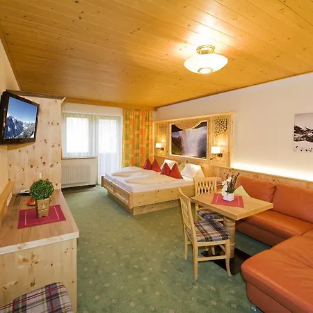 In Out Unterellmau فندق 3*