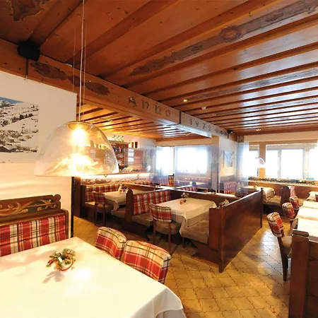 In Out Unterellmau فندق