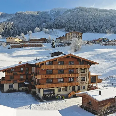 In Out Unterellmau فندق