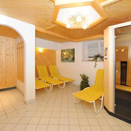 In Out Unterellmau فندق