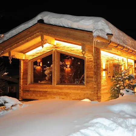 In Out Unterellmau فندق