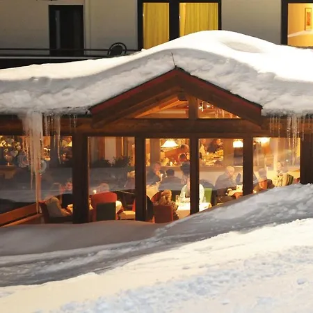 In Out Unterellmau فندق