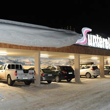 In Out Unterellmau فندق