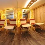 In Out Unterellmau Hotel 3*