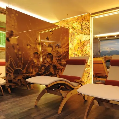 In Out Unterellmau Hotel 3*