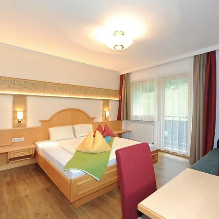 In Out Unterellmau Hotel 3*